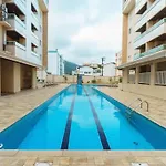 Apto Ubatuba Toninhas com Ar Condicionado e Piscina